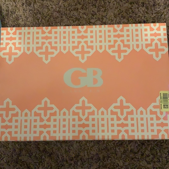 GB (Gianni Bini) size 9 gold w/wood bottom. - Picture 5 of 8